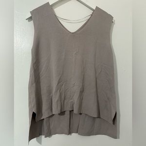 BNWT sleeveless sweater